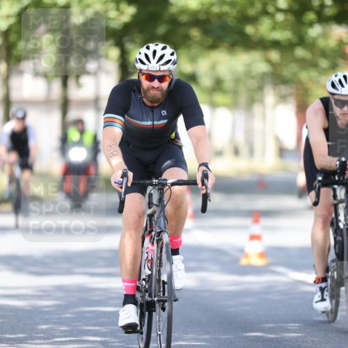 11.08.2024 - GEWOBA Citytriathlon Bremen H.Heesch http://msf.ph/oto/6781706 11.08.2024 11:49:59 Radfahren 785, 796, 862, 881, 979 meine-sportfotos.de