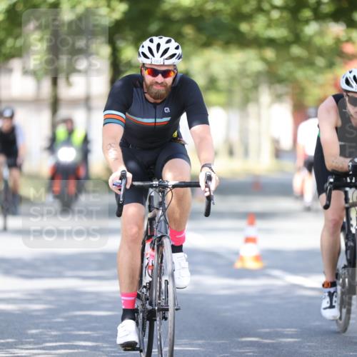 11.08.2024 - GEWOBA Citytriathlon Bremen H.Heesch http://msf.ph/oto/6781710 11.08.2024 11:49:59 Radfahren 785, 796, 862, 881, 979 meine-sportfotos.de