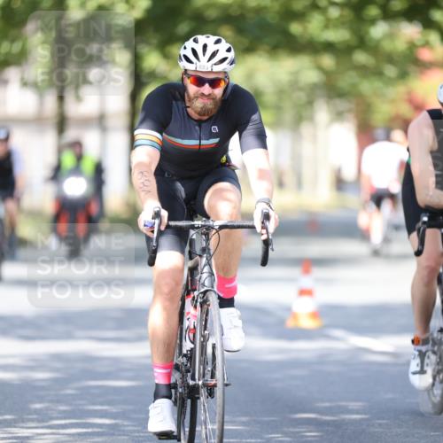 11.08.2024 - GEWOBA Citytriathlon Bremen H.Heesch http://msf.ph/oto/6781713 11.08.2024 11:49:59 Radfahren 785, 796, 862, 881, 979 meine-sportfotos.de
