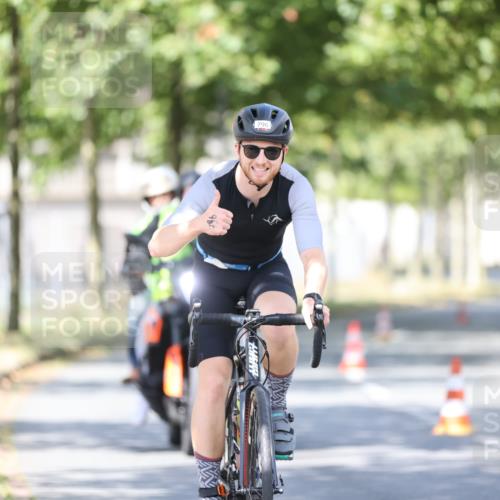 11.08.2024 - GEWOBA Citytriathlon Bremen H.Heesch http://msf.ph/oto/6781725 11.08.2024 11:50:02 Radfahren 785, 796, 862, 881, 929, 979, 1022 meine-sportfotos.de