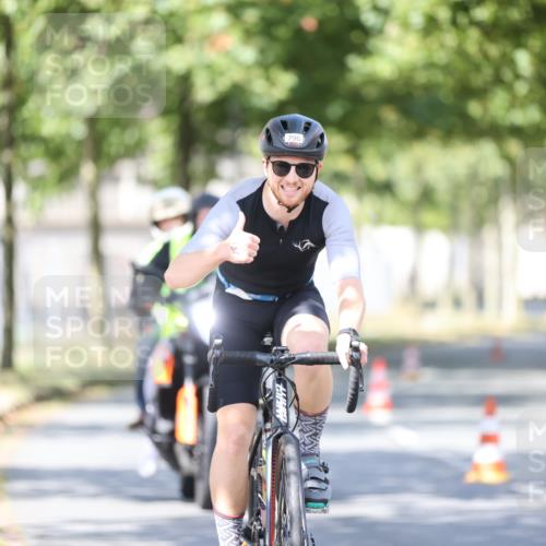 11.08.2024 - GEWOBA Citytriathlon Bremen H.Heesch http://msf.ph/oto/6781728 11.08.2024 11:50:02 Radfahren 785, 796, 862, 881, 929, 979, 1022 meine-sportfotos.de