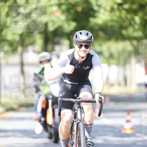 11.08.2024 - GEWOBA Citytriathlon Bremen H.Heesch http://msf.ph/oto/6781736 11.08.2024 11:50:02 Radfahren 785, 796, 862, 881, 929, 979, 1022 meine-sportfotos.de