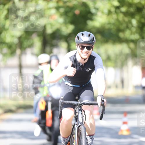 11.08.2024 - GEWOBA Citytriathlon Bremen H.Heesch http://msf.ph/oto/6781739 11.08.2024 11:50:02 Radfahren 785, 796, 862, 881, 929, 979, 1022 meine-sportfotos.de