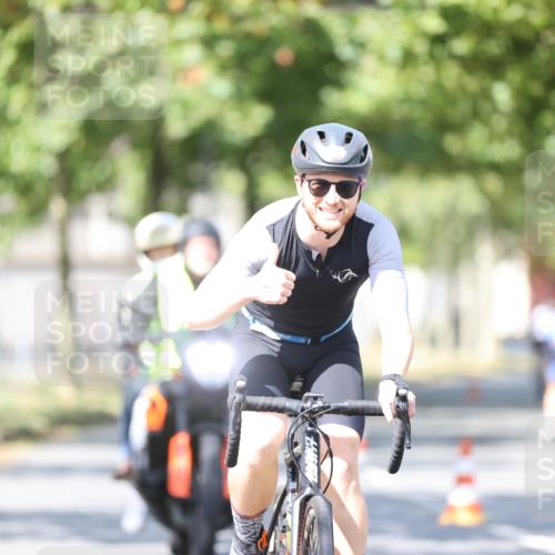 11.08.2024 - GEWOBA Citytriathlon Bremen H.Heesch http://msf.ph/oto/6781743 11.08.2024 11:50:02 Radfahren 785, 796, 862, 881, 929, 979, 1022 meine-sportfotos.de