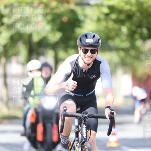 11.08.2024 - GEWOBA Citytriathlon Bremen H.Heesch http://msf.ph/oto/6781750 11.08.2024 11:50:02 Radfahren 785, 796, 862, 881, 929, 979, 1022 meine-sportfotos.de