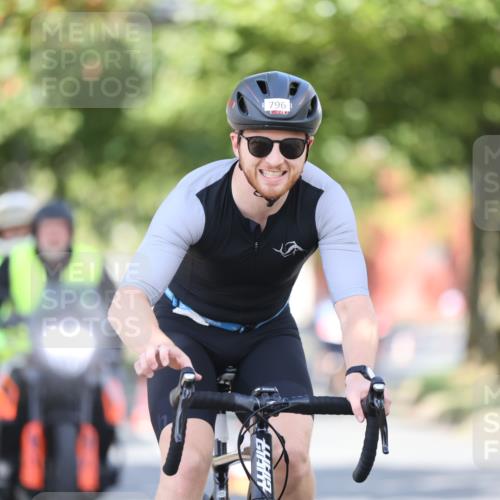 11.08.2024 - GEWOBA Citytriathlon Bremen H.Heesch http://msf.ph/oto/6781763 11.08.2024 11:50:03 Radfahren 785, 796, 862, 881, 929, 979, 1022 meine-sportfotos.de