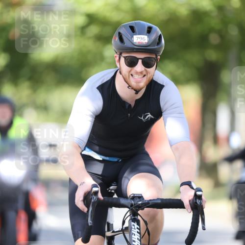 11.08.2024 - GEWOBA Citytriathlon Bremen H.Heesch http://msf.ph/oto/6781770 11.08.2024 11:50:03 Radfahren 785, 796, 862, 881, 929, 979, 1022 meine-sportfotos.de