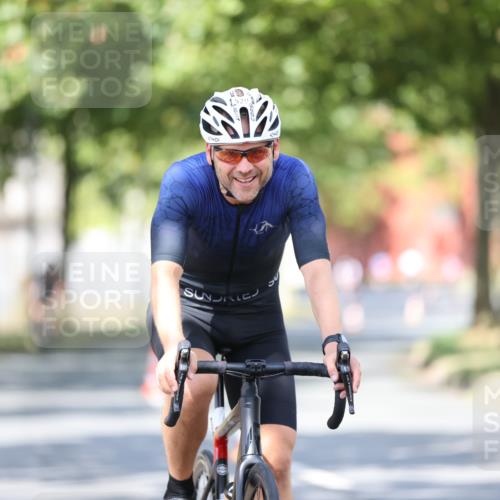 11.08.2024 - GEWOBA Citytriathlon Bremen H.Heesch http://msf.ph/oto/6781780 11.08.2024 11:50:14 Radfahren 796, 915, 929, 981, 1022 meine-sportfotos.de