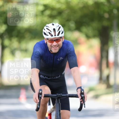 11.08.2024 - GEWOBA Citytriathlon Bremen H.Heesch http://msf.ph/oto/6781787 11.08.2024 11:50:14 Radfahren 796, 915, 929, 981, 1022 meine-sportfotos.de