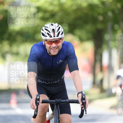 11.08.2024 - GEWOBA Citytriathlon Bremen H.Heesch http://msf.ph/oto/6781790 11.08.2024 11:50:14 Radfahren 796, 915, 929, 981, 1022 meine-sportfotos.de
