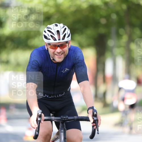 11.08.2024 - GEWOBA Citytriathlon Bremen H.Heesch http://msf.ph/oto/6781794 11.08.2024 11:50:14 Radfahren 796, 915, 929, 981, 1022 meine-sportfotos.de