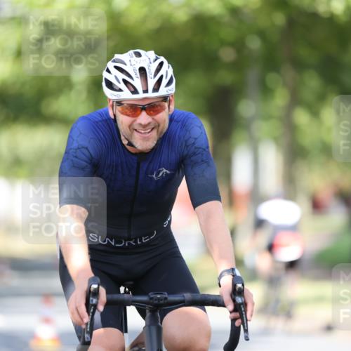 11.08.2024 - GEWOBA Citytriathlon Bremen H.Heesch http://msf.ph/oto/6781797 11.08.2024 11:50:14 Radfahren 796, 915, 929, 981, 1022 meine-sportfotos.de