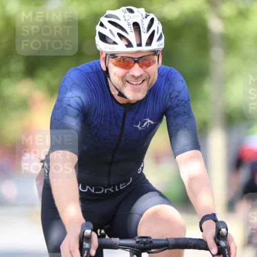11.08.2024 - GEWOBA Citytriathlon Bremen H.Heesch http://msf.ph/oto/6781810 11.08.2024 11:50:14 Radfahren 796, 915, 929, 981, 1022 meine-sportfotos.de