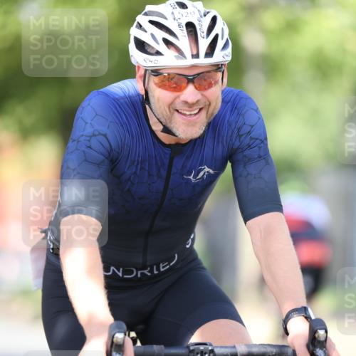 11.08.2024 - GEWOBA Citytriathlon Bremen H.Heesch http://msf.ph/oto/6781814 11.08.2024 11:50:14 Radfahren 796, 915, 929, 981, 1022 meine-sportfotos.de