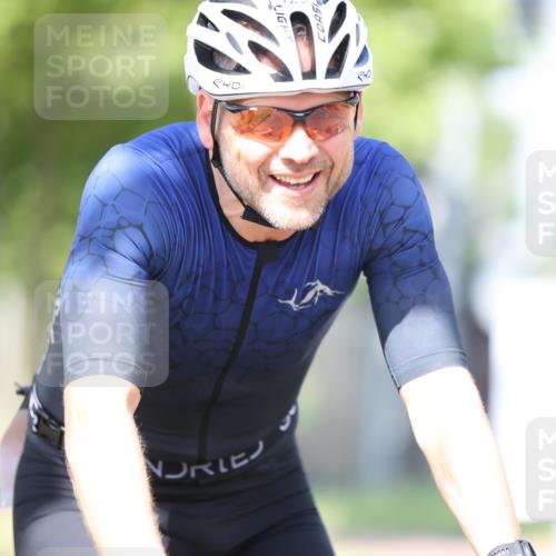 11.08.2024 - GEWOBA Citytriathlon Bremen H.Heesch http://msf.ph/oto/6781821 11.08.2024 11:50:14 Radfahren 796, 915, 929, 981, 1022 meine-sportfotos.de