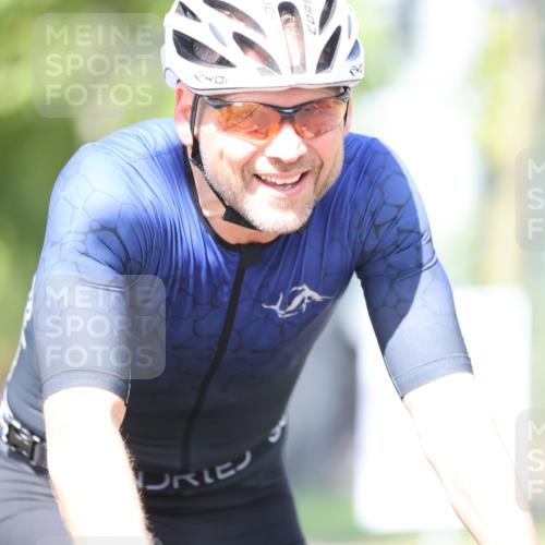 11.08.2024 - GEWOBA Citytriathlon Bremen H.Heesch http://msf.ph/oto/6781824 11.08.2024 11:50:14 Radfahren 796, 915, 929, 981, 1022 meine-sportfotos.de