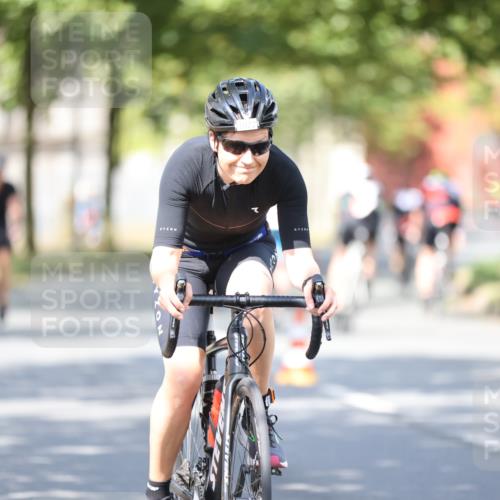 11.08.2024 - GEWOBA Citytriathlon Bremen H.Heesch http://msf.ph/oto/6781836 11.08.2024 11:50:17 Radfahren 915, 929, 981, 1022 meine-sportfotos.de