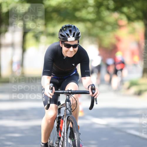 11.08.2024 - GEWOBA Citytriathlon Bremen H.Heesch http://msf.ph/oto/6781839 11.08.2024 11:50:17 Radfahren 915, 929, 981, 1022 meine-sportfotos.de