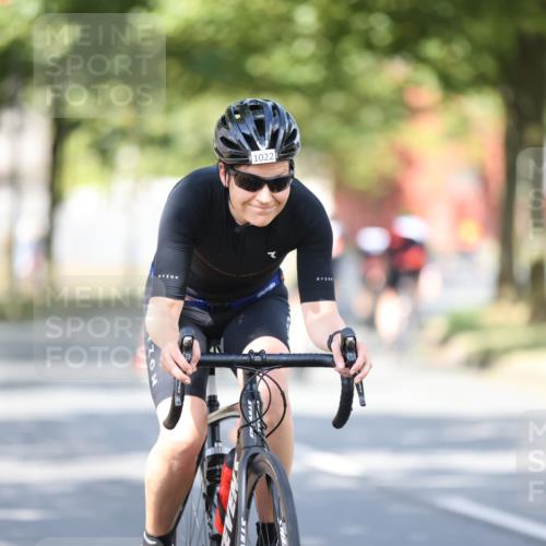 11.08.2024 - GEWOBA Citytriathlon Bremen H.Heesch http://msf.ph/oto/6781843 11.08.2024 11:50:17 Radfahren 915, 929, 981, 1022 meine-sportfotos.de