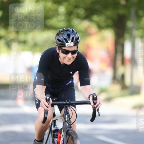 11.08.2024 - GEWOBA Citytriathlon Bremen H.Heesch http://msf.ph/oto/6781850 11.08.2024 11:50:17 Radfahren 915, 929, 981, 1022 meine-sportfotos.de