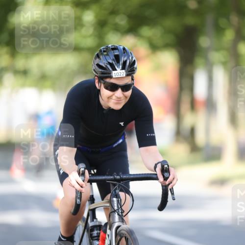 11.08.2024 - GEWOBA Citytriathlon Bremen H.Heesch http://msf.ph/oto/6781853 11.08.2024 11:50:17 Radfahren 915, 929, 981, 1022 meine-sportfotos.de