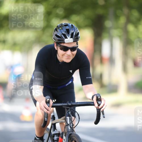 11.08.2024 - GEWOBA Citytriathlon Bremen H.Heesch http://msf.ph/oto/6781856 11.08.2024 11:50:17 Radfahren 915, 929, 981, 1022 meine-sportfotos.de