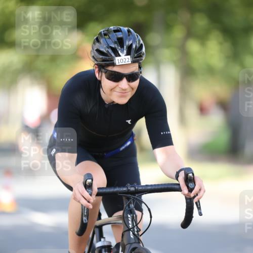 11.08.2024 - GEWOBA Citytriathlon Bremen H.Heesch http://msf.ph/oto/6781863 11.08.2024 11:50:17 Radfahren 915, 929, 981, 1022 meine-sportfotos.de