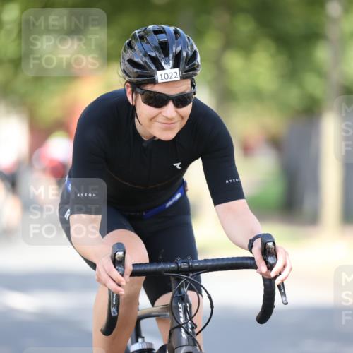 11.08.2024 - GEWOBA Citytriathlon Bremen H.Heesch http://msf.ph/oto/6781866 11.08.2024 11:50:17 Radfahren 915, 929, 981, 1022 meine-sportfotos.de