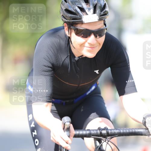 11.08.2024 - GEWOBA Citytriathlon Bremen H.Heesch http://msf.ph/oto/6781881 11.08.2024 11:50:18 Radfahren 915, 929, 981, 1022 meine-sportfotos.de