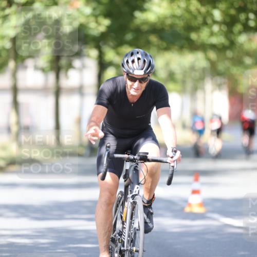 11.08.2024 - GEWOBA Citytriathlon Bremen H.Heesch http://msf.ph/oto/6781891 11.08.2024 11:50:20 Radfahren 915, 929, 981, 992, 1022 meine-sportfotos.de