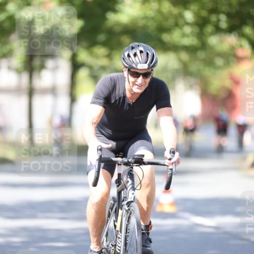 11.08.2024 - GEWOBA Citytriathlon Bremen H.Heesch http://msf.ph/oto/6781900 11.08.2024 11:50:20 Radfahren 915, 929, 981, 992, 1022 meine-sportfotos.de