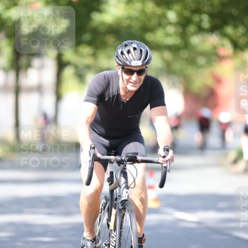 11.08.2024 - GEWOBA Citytriathlon Bremen H.Heesch http://msf.ph/oto/6781903 11.08.2024 11:50:20 Radfahren 915, 929, 981, 992, 1022 meine-sportfotos.de