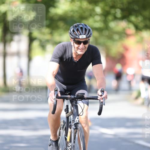 11.08.2024 - GEWOBA Citytriathlon Bremen H.Heesch http://msf.ph/oto/6781906 11.08.2024 11:50:20 Radfahren 915, 929, 981, 992, 1022 meine-sportfotos.de