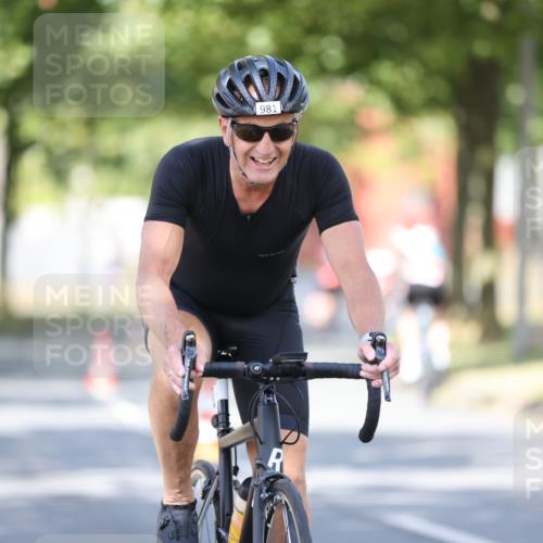 11.08.2024 - GEWOBA Citytriathlon Bremen H.Heesch http://msf.ph/oto/6781916 11.08.2024 11:50:20 Radfahren 915, 929, 981, 992, 1022 meine-sportfotos.de