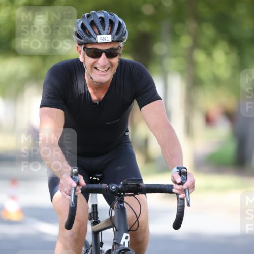 11.08.2024 - GEWOBA Citytriathlon Bremen H.Heesch http://msf.ph/oto/6781928 11.08.2024 11:50:20 Radfahren 915, 929, 981, 992, 1022 meine-sportfotos.de