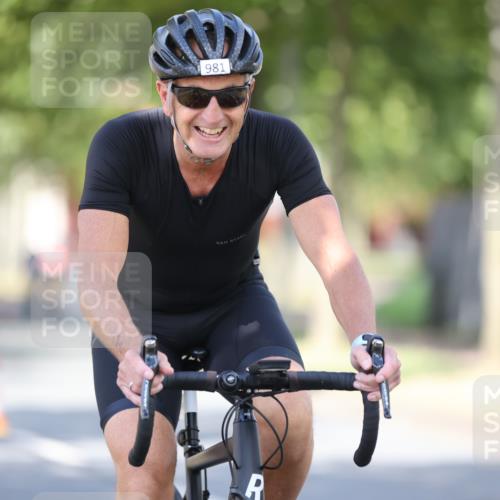 11.08.2024 - GEWOBA Citytriathlon Bremen H.Heesch http://msf.ph/oto/6781931 11.08.2024 11:50:20 Radfahren 915, 929, 981, 992, 1022 meine-sportfotos.de