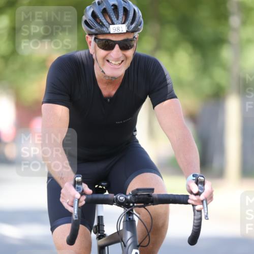 11.08.2024 - GEWOBA Citytriathlon Bremen H.Heesch http://msf.ph/oto/6781934 11.08.2024 11:50:20 Radfahren 915, 929, 981, 992, 1022 meine-sportfotos.de