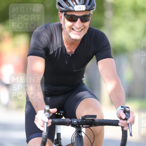 11.08.2024 - GEWOBA Citytriathlon Bremen H.Heesch http://msf.ph/oto/6781940 11.08.2024 11:50:20 Radfahren 915, 929, 981, 992, 1022 meine-sportfotos.de