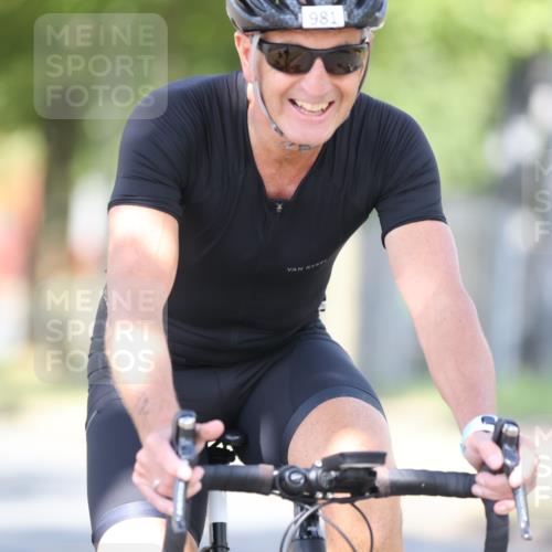 11.08.2024 - GEWOBA Citytriathlon Bremen H.Heesch http://msf.ph/oto/6781943 11.08.2024 11:50:20 Radfahren 915, 929, 981, 992, 1022 meine-sportfotos.de