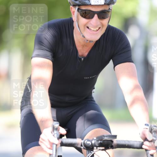 11.08.2024 - GEWOBA Citytriathlon Bremen H.Heesch http://msf.ph/oto/6781946 11.08.2024 11:50:20 Radfahren 915, 929, 981, 992, 1022 meine-sportfotos.de