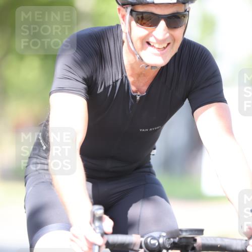 11.08.2024 - GEWOBA Citytriathlon Bremen H.Heesch http://msf.ph/oto/6781948 11.08.2024 11:50:21 Radfahren 915, 929, 981, 992, 1022 meine-sportfotos.de