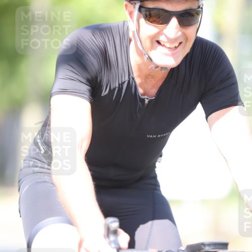 11.08.2024 - GEWOBA Citytriathlon Bremen H.Heesch http://msf.ph/oto/6781951 11.08.2024 11:50:21 Radfahren 915, 929, 981, 992, 1022 meine-sportfotos.de