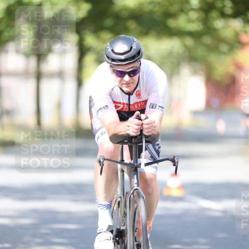 11.08.2024 - GEWOBA Citytriathlon Bremen H.Heesch http://msf.ph/oto/6781957 11.08.2024 11:50:25 Radfahren 915, 929, 966, 981, 992, 1022 meine-sportfotos.de