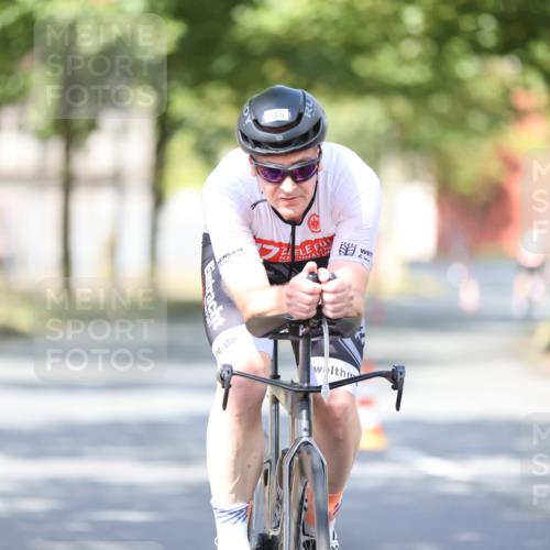 11.08.2024 - GEWOBA Citytriathlon Bremen H.Heesch http://msf.ph/oto/6781961 11.08.2024 11:50:25 Radfahren 915, 929, 966, 981, 992, 1022 meine-sportfotos.de
