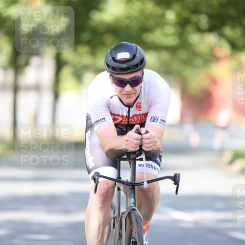 11.08.2024 - GEWOBA Citytriathlon Bremen H.Heesch http://msf.ph/oto/6781965 11.08.2024 11:50:25 Radfahren 915, 929, 966, 981, 992, 1022 meine-sportfotos.de