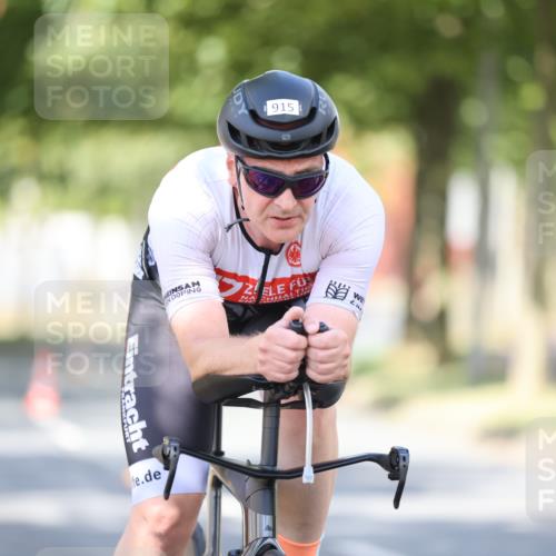 11.08.2024 - GEWOBA Citytriathlon Bremen H.Heesch http://msf.ph/oto/6781976 11.08.2024 11:50:26 Radfahren 915, 929, 966, 981, 992, 1022 meine-sportfotos.de