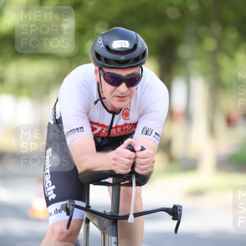 11.08.2024 - GEWOBA Citytriathlon Bremen H.Heesch http://msf.ph/oto/6781979 11.08.2024 11:50:26 Radfahren 915, 929, 966, 981, 992, 1022 meine-sportfotos.de