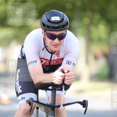 11.08.2024 - GEWOBA Citytriathlon Bremen H.Heesch http://msf.ph/oto/6781983 11.08.2024 11:50:26 Radfahren 915, 929, 966, 981, 992, 1022 meine-sportfotos.de