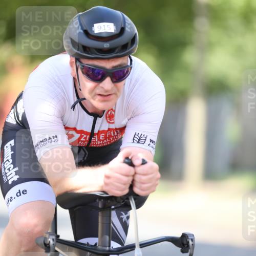 11.08.2024 - GEWOBA Citytriathlon Bremen H.Heesch http://msf.ph/oto/6781988 11.08.2024 11:50:26 Radfahren 915, 929, 966, 981, 992, 1022 meine-sportfotos.de