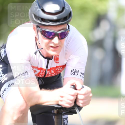 11.08.2024 - GEWOBA Citytriathlon Bremen H.Heesch http://msf.ph/oto/6781995 11.08.2024 11:50:26 Radfahren 915, 929, 966, 981, 992, 1022 meine-sportfotos.de